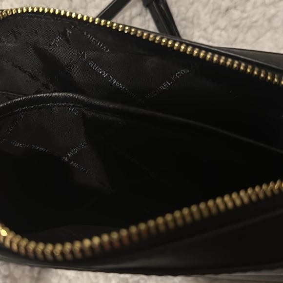Michael Kors Crossbody Black Leather - Picture 3 of 4